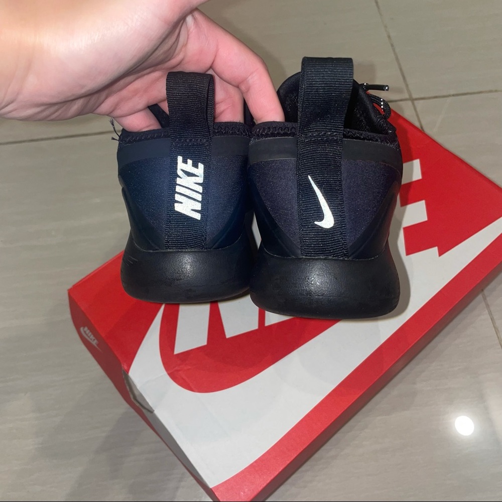 Nike Women Lunacharge Essential Sneakers - Picture 2 of 5
